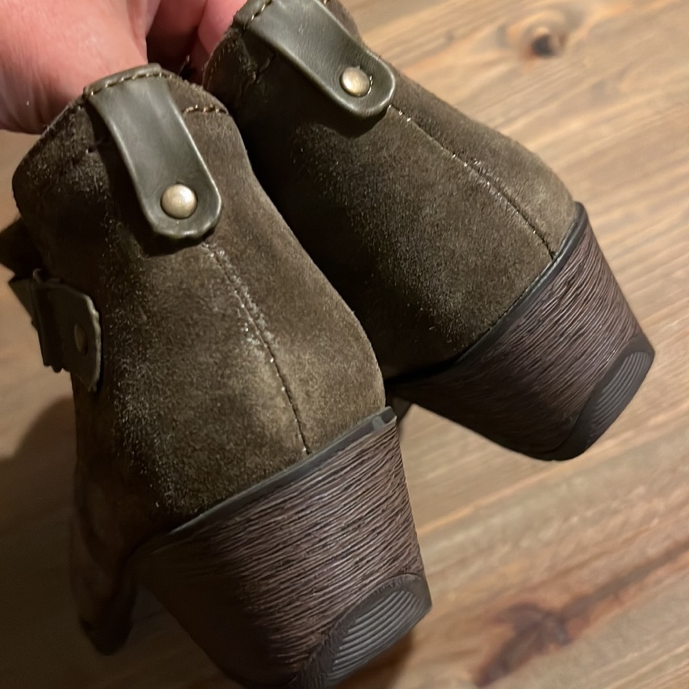 Earth Origins NWOT Suede Bootie Ankle Boots 6 - Picture 4 of 7